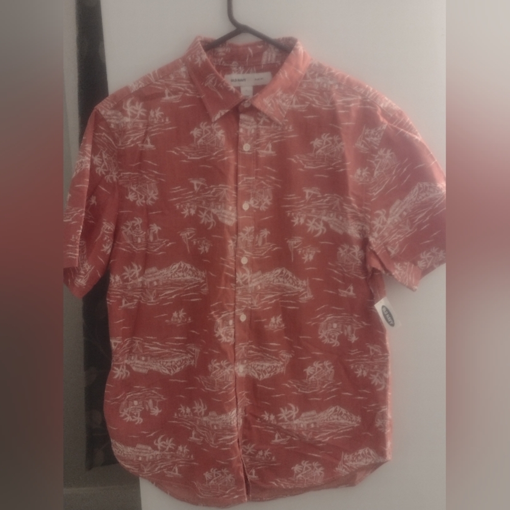 Old Navy Coral Casual Button Down Shirt with Design Size L Slim Fit.